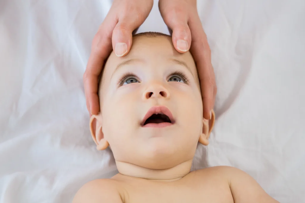lien parent enfant massage bébé atelier Paris 17